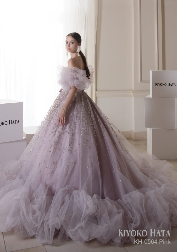 360度、どこから見ても美しい — KIYOKO HATA のカラードレス✨